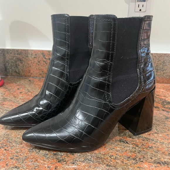 Steve Madden - NICO Black Crocodile Bootie - Picture 3 of 4